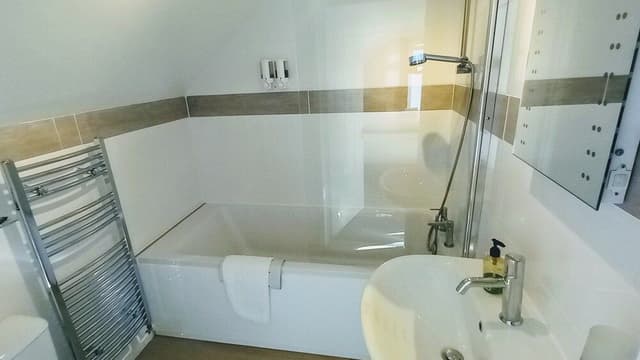 Room (7)