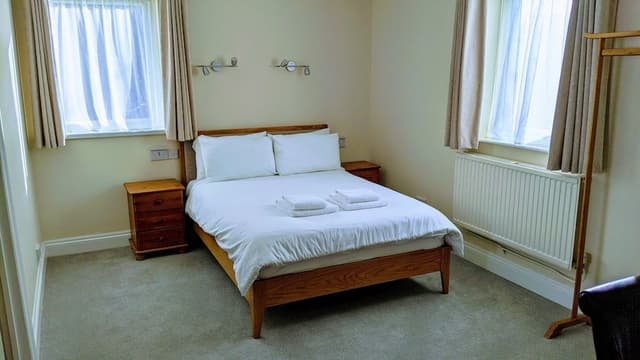 Room (5)
