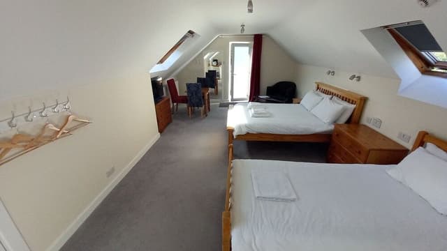 Room (7)