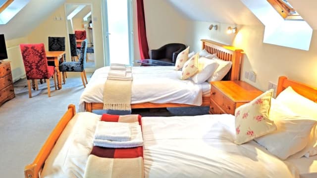Room (7)