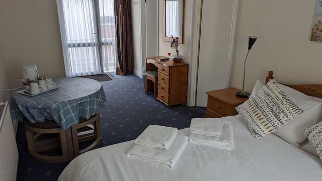 Room (12)