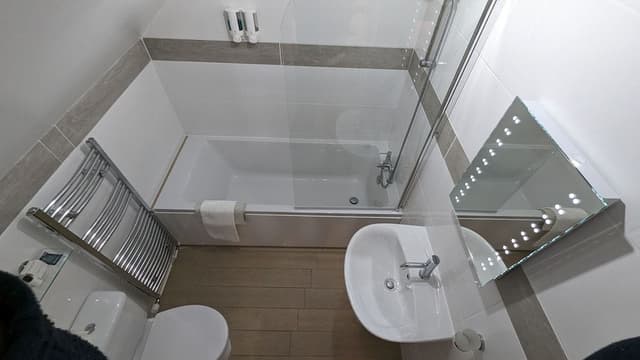 Room (7)