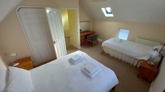 Room (14)