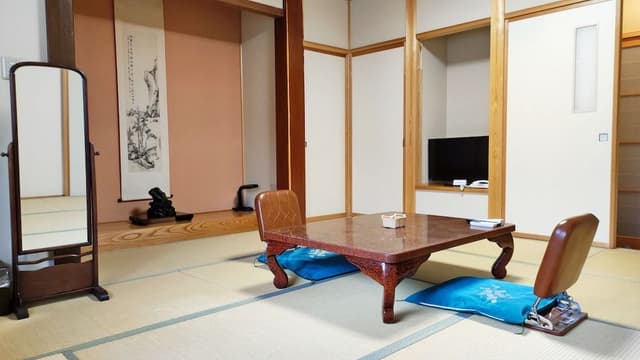 Quadruple Room, Non Smoking, Private Bathroom