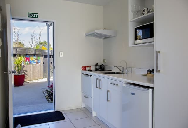Luxury Studio Suite, Jetted Tub, Partial Sea View