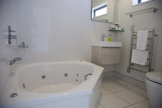 Studio Suite, Jetted Tub, Garden View