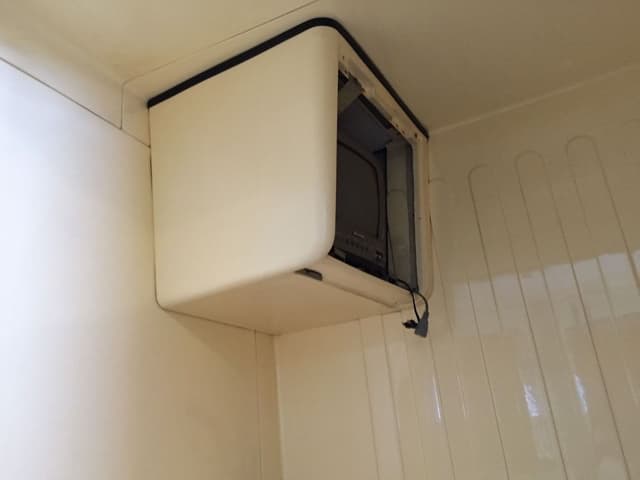 1 Capsule Male Only Floor, Shared Shower