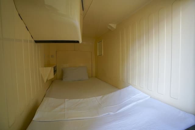 1 Capsule Male Only Floor, Shared Shower