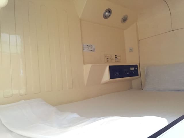 1 Capsule Male Only Floor, Shared Shower