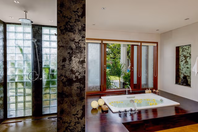Luxury Clifftop Villa, 7 Bedrooms, Private Pool, Ocean View (Frangipani)