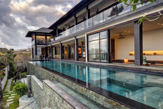 Luxury Clifftop Villa, 7 Bedrooms, Private Pool, Ocean View (Tirta Kencana)