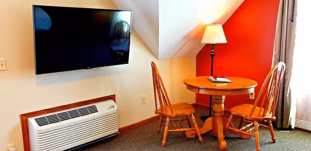Deluxe Room, 1 King Bed, Jetted Tub, Annex Building