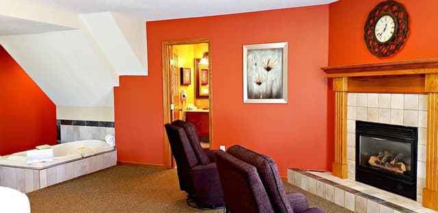 Deluxe Room, 1 King Bed, Jetted Tub, Annex Building