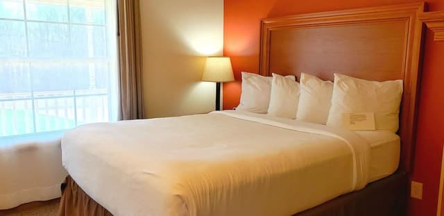 Deluxe Room, 1 Queen Bed, Jetted Tub, Annex Building