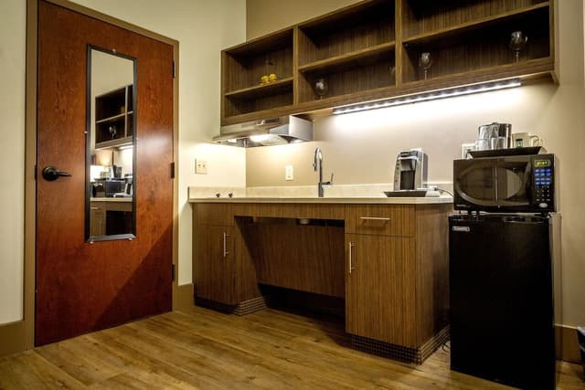 Elite Room, 1 King Bed, Accessible