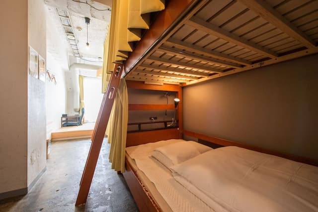 Private Room for 5