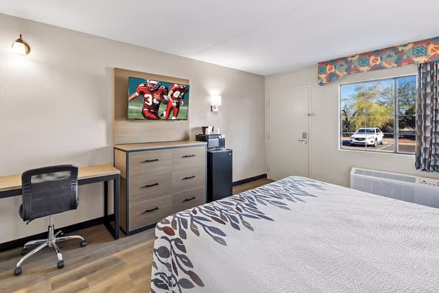 Deluxe Room, 1 King Bed, Accessible, Non Smoking