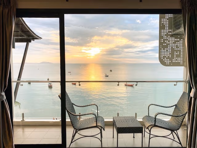 Room, Sea View