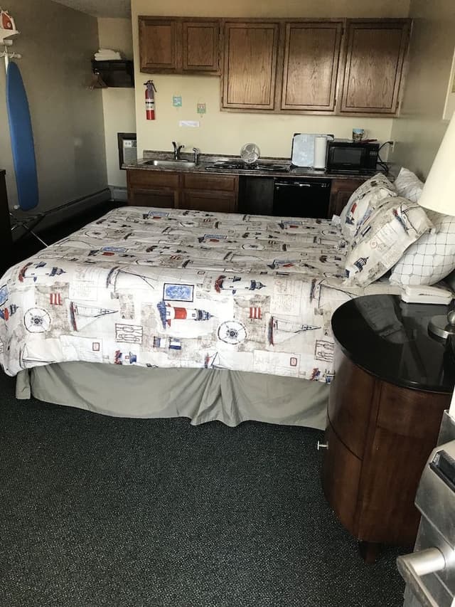 Deluxe Room, 1 Queen Bed, Kitchenette