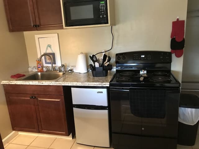 Deluxe Room, 1 Queen Bed, Kitchenette
