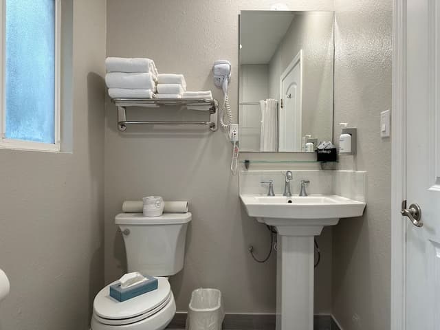 Standard Room, 1 King Bed