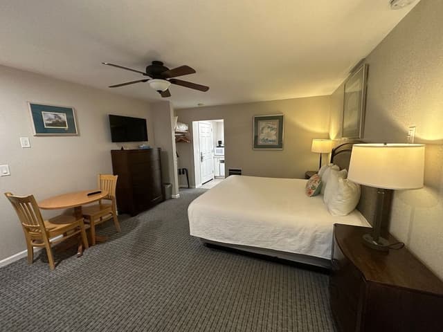 Deluxe Room, 1 King Bed, Fireplace