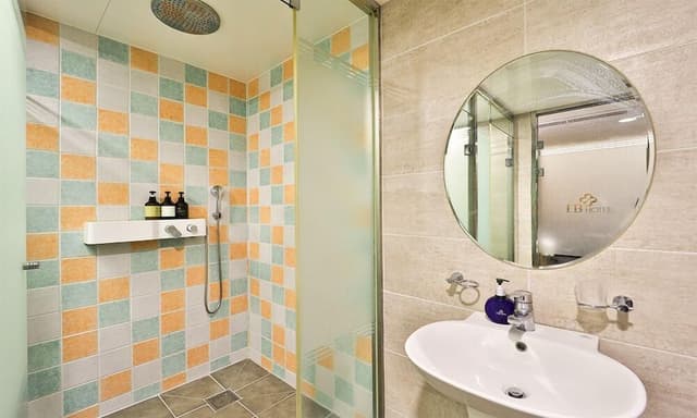 Family Suite Twin Room