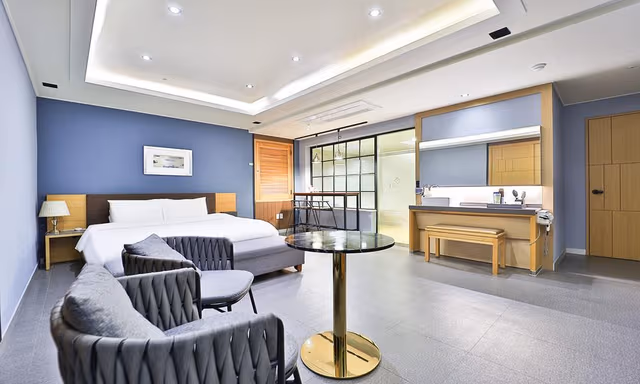 Queen Room