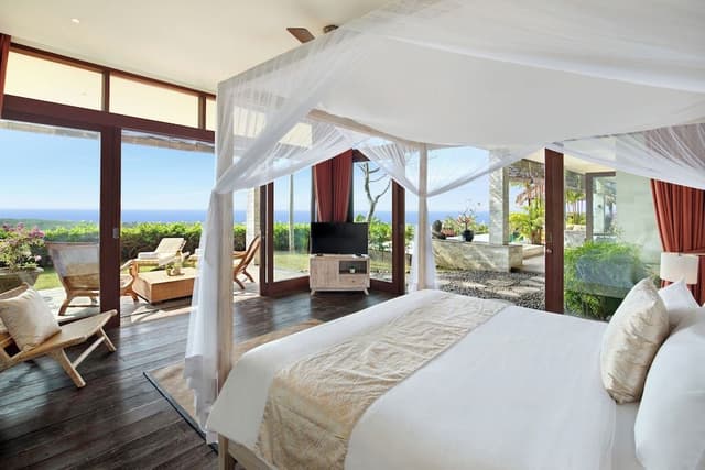 Raja - Five Bedroom Pool Villa with Ocean View