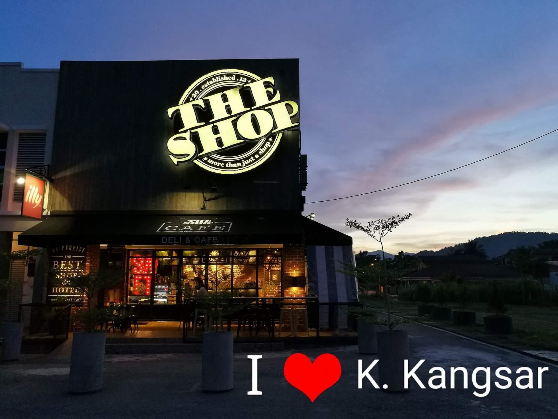 เดอะ ช้อป โฮเต็ล (The Shop Hotel)0