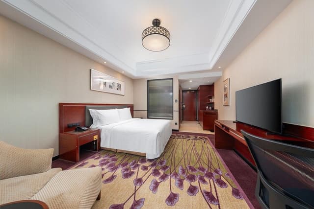 1 KING BED DELUXE ROOM