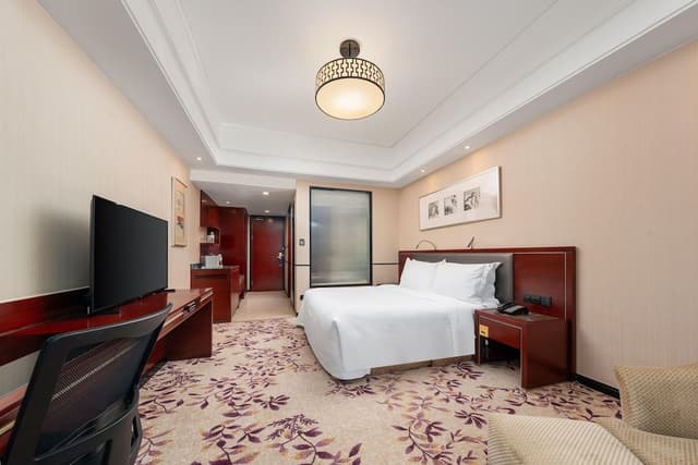 1 KING BED DELUXE ROOM