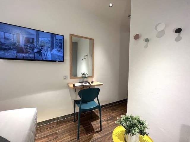 Modern Queen Room