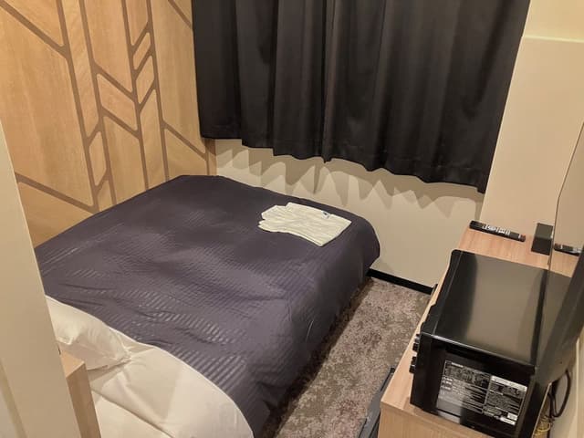 Single Room, Smoking
