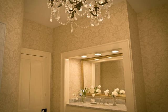 Mansion Queen Room (2nd Floor)