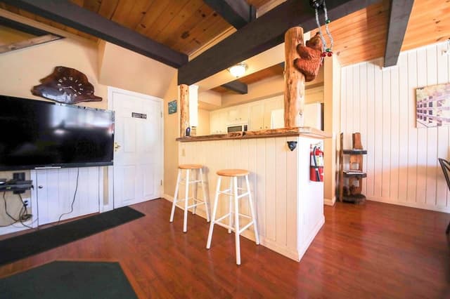 Condo, 2 Bedrooms