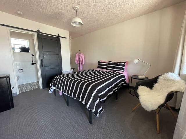 Deluxe Room, 1 Queen Bed