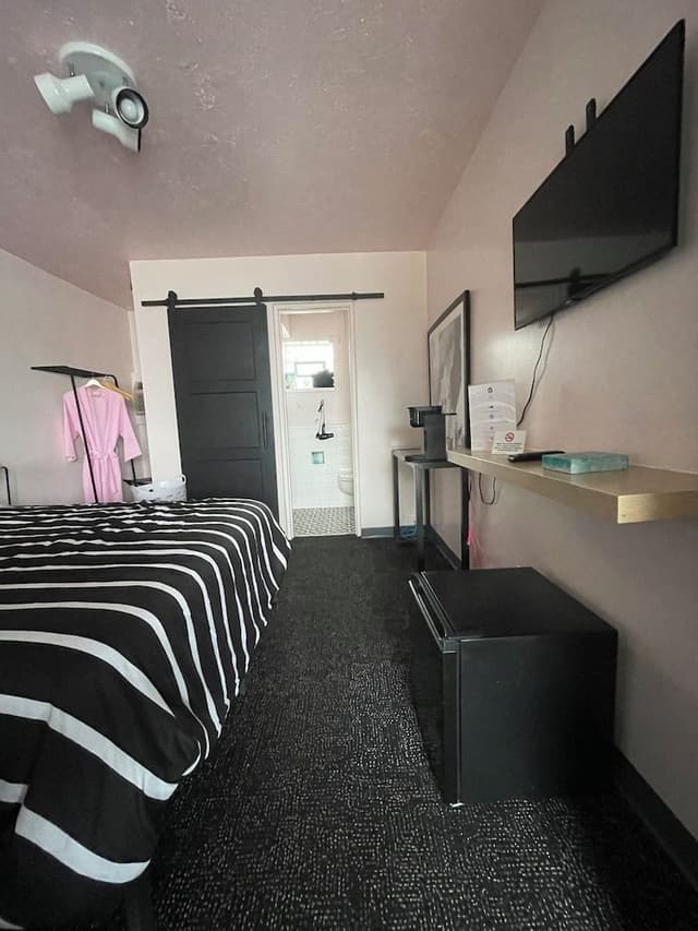 Deluxe Room, 1 Queen Bed