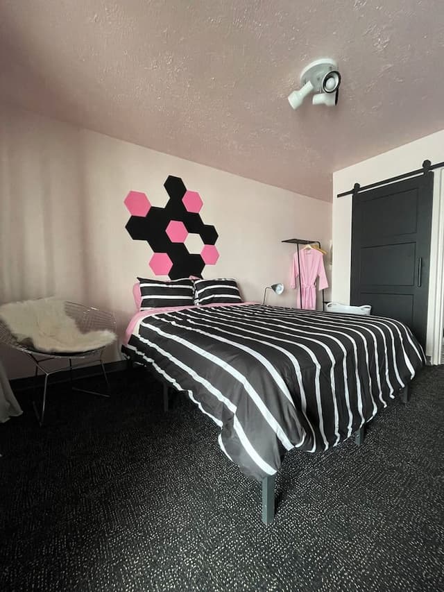 Deluxe Room, 1 Queen Bed