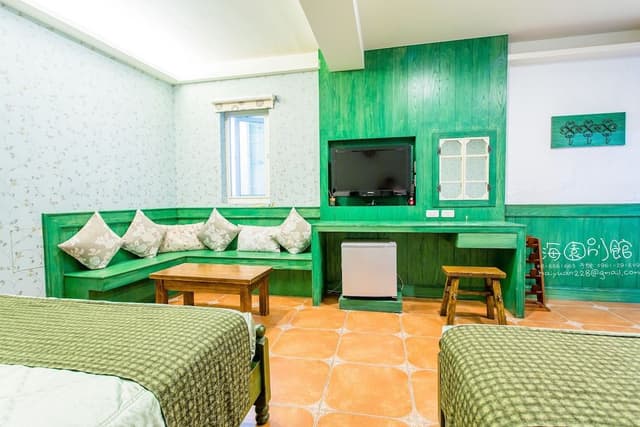 Quadruple Room, Tower
