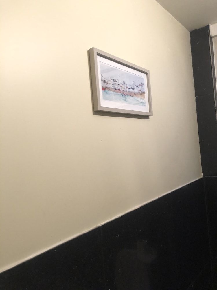 The Salford Arms Hotel - Guest House4