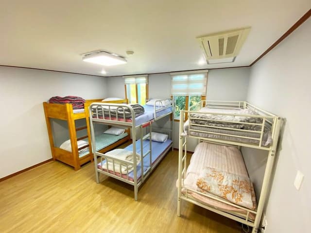 Shared Dormitory, Women only (6 Beds)