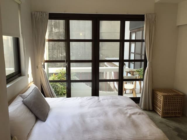 Room (Two meters lane)