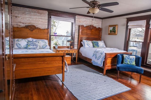 Traditional Room (Blue Bonnet Room)