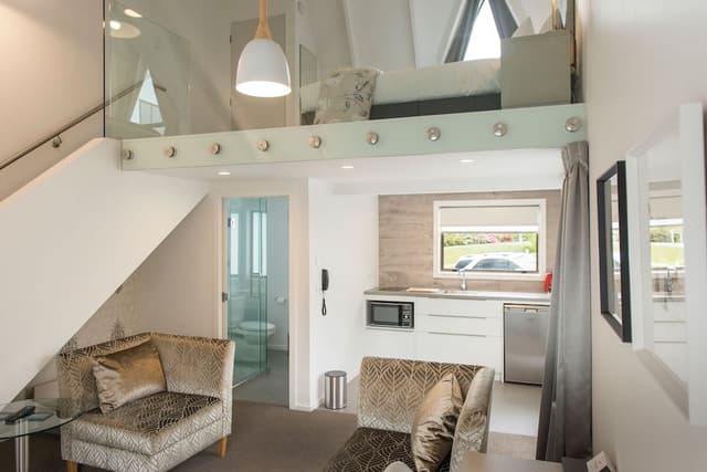 Loft King, Mezzanine