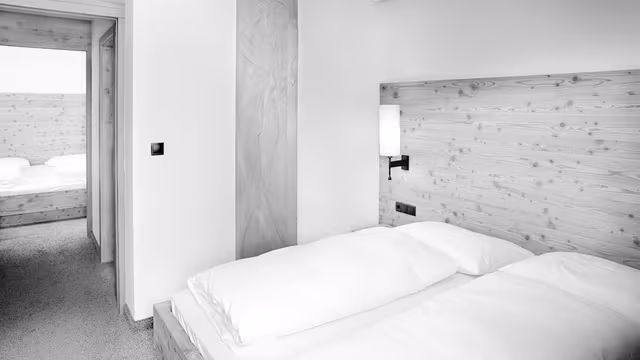 Family Room, Connecting Rooms