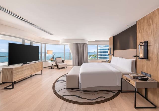 BAY VIEW TWO BEDROOM AMBASSADOR SUITE-BALCONY