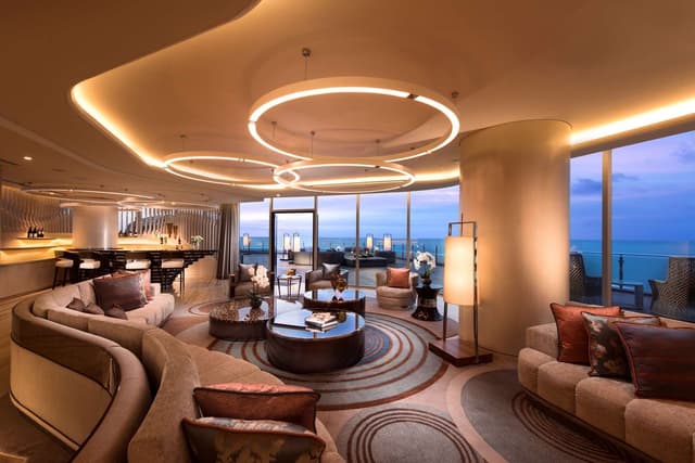 PRESIDENTIAL SUITE