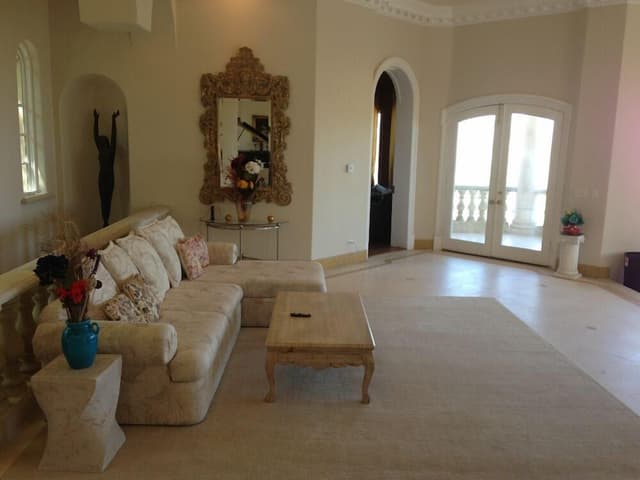 Luxury House (7 Bedrooms)