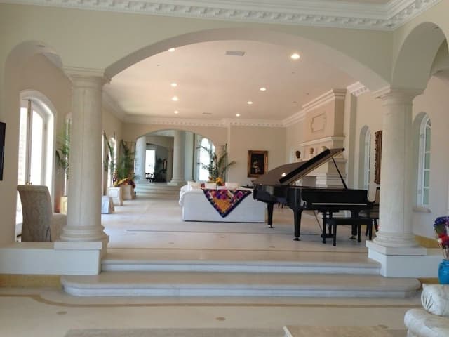 Luxury House (7 Bedrooms)